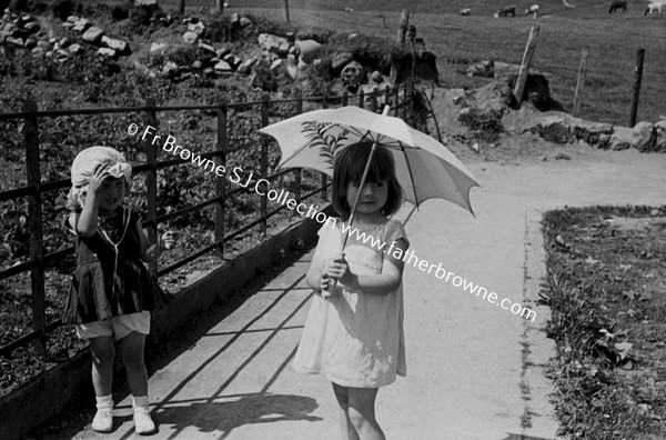 THE SUN SHADE  CHILDREN PLAYING WITH PARASOL